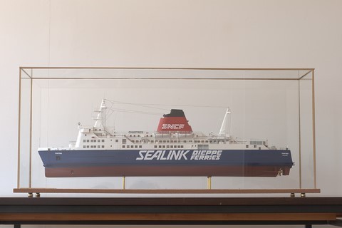 Car train Ferry le Chartres de la Sealink, en opération sur Dieppe