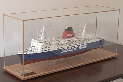Grande maquette du Ferry le Chartres