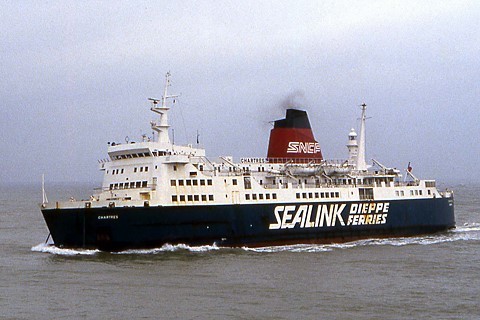 le ferry Chartres sur la Manche