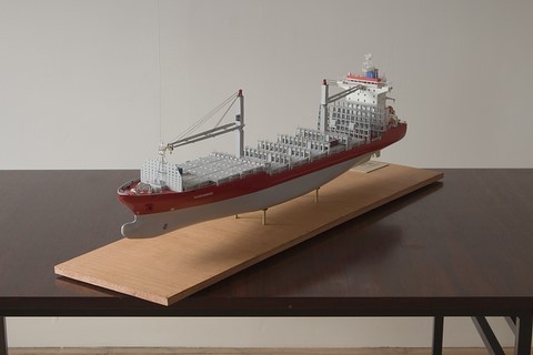 Maquette de bateau : le porte-conteneurs Gluecksburg