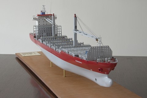 maquette du porte-conteneur Gluecksburg