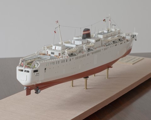 Maquette du car-ferry Avenir - la piscine avec les matelas