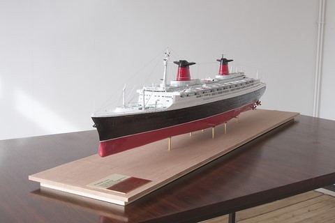 somptieuse maquette du paquebot France à la vente