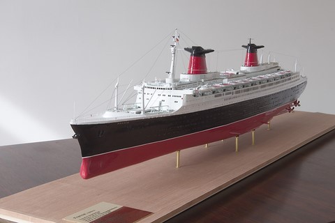 Maquette du paquebot France, vue de tribord