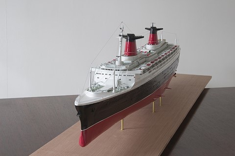 maquette du paquebot France vue de face