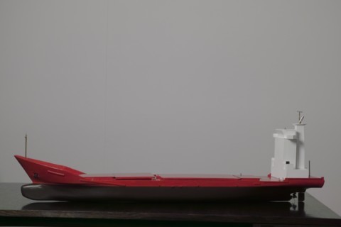 Porte-conteneur RC rouge