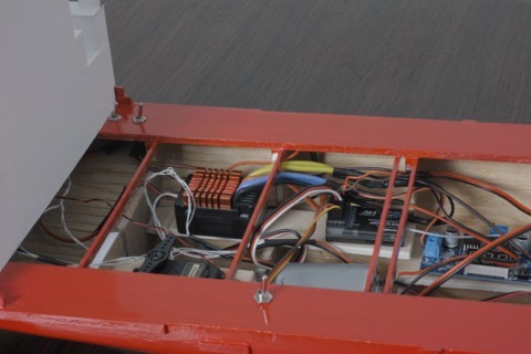 Porte-conteneur RC rouge